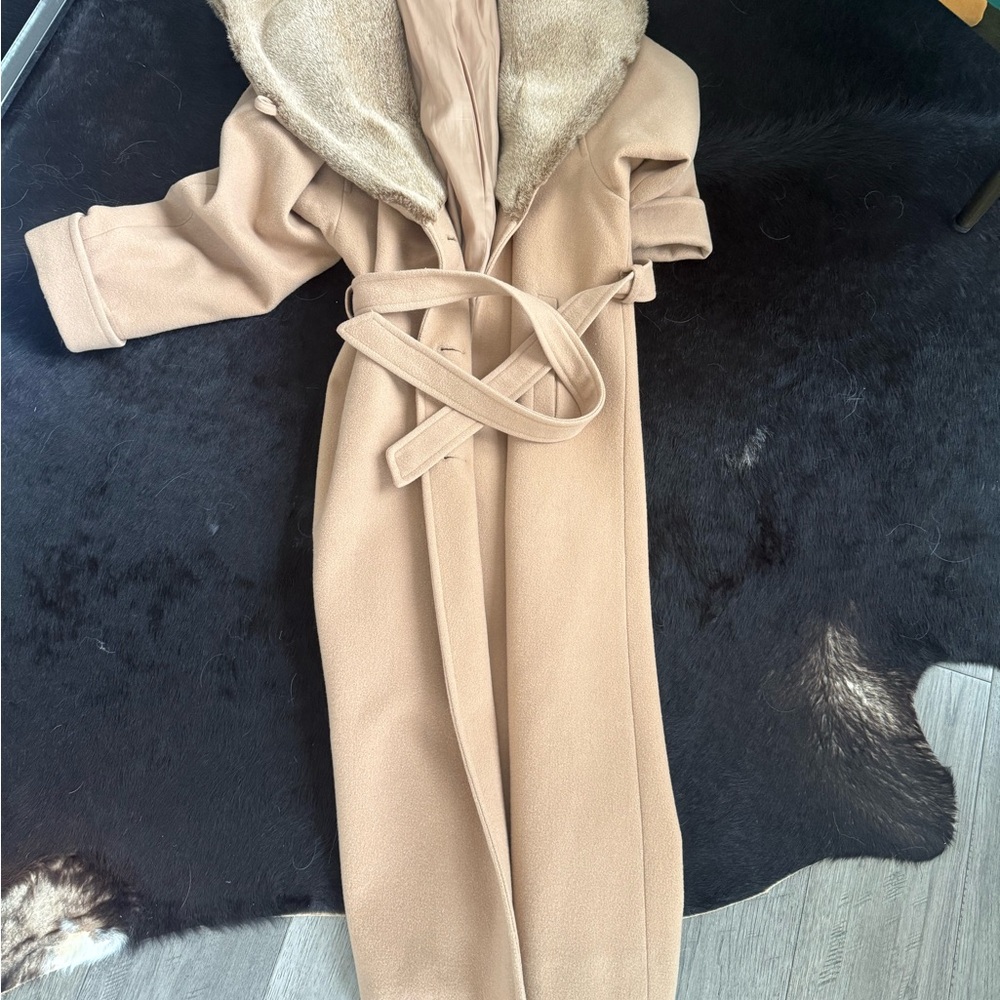 Vintage Donnybrook Women's Tan Coat with Fur Collar